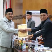 Bupati Tanjabbar Hadiri Paripurna DPRD Bahas Pertanggungjawaban APBD 2024, RPJMD 2025–2029, dan Lima Rancangan Perda